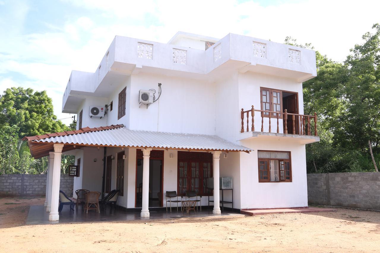 Hotel Whitehouse Tissamaharama Exterior photo
