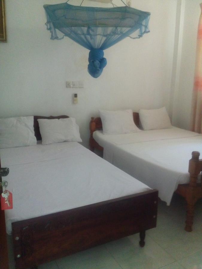 Hotel Whitehouse Tissamaharama Exterior photo